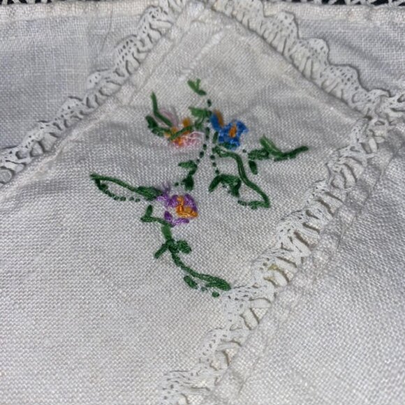 Vintage Embroidered Dinner Napkins, Lot of 3 - Picture 6 of 7